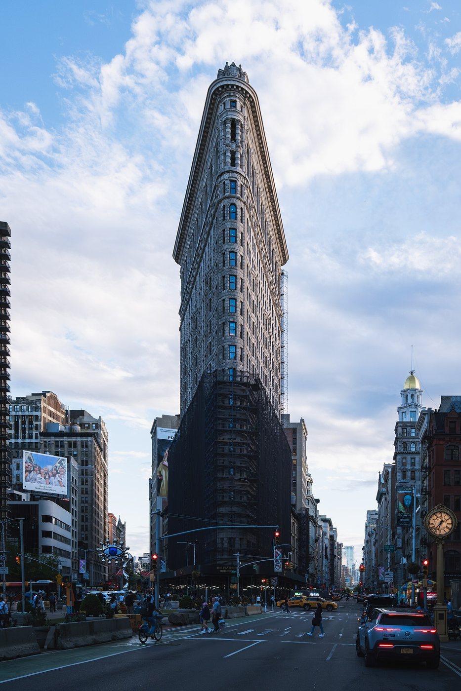 The narrow prow of the Flatiron Building where two Manhattan avenues meet.