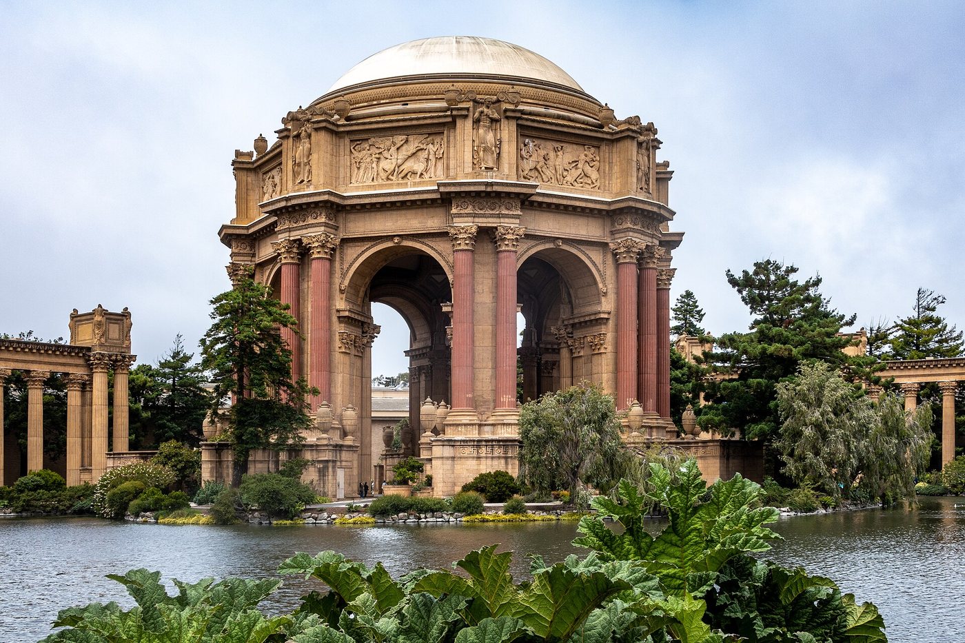 The rotunda and water at San Francisco's Palace of Fine Arts.